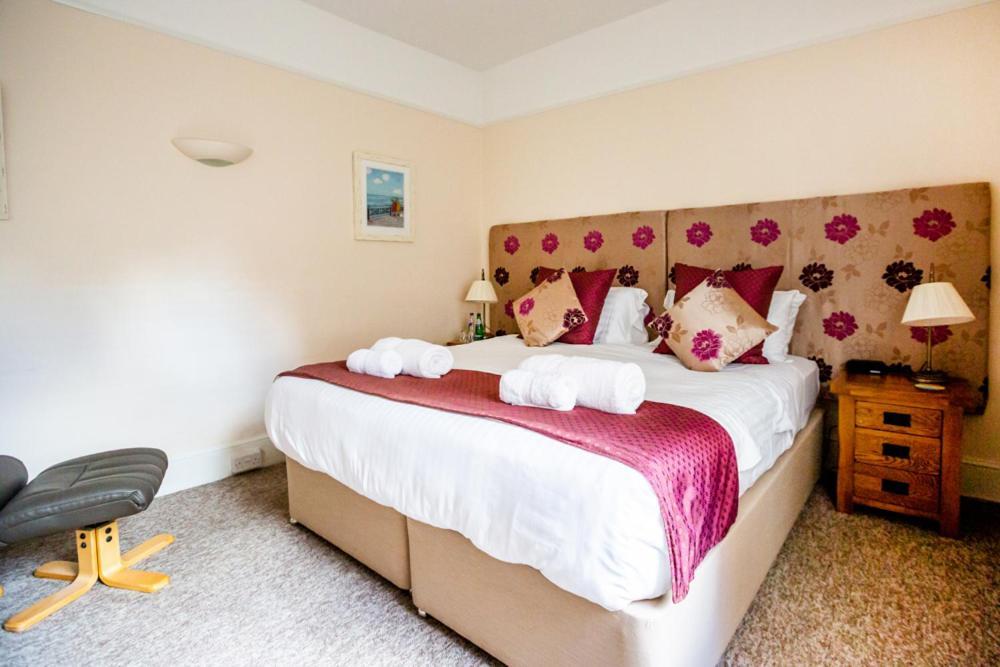 The Red Lion Hotel Cromer Exterior photo A bedroom at the hotel