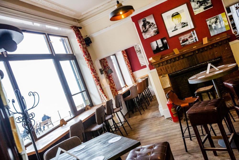 The Red Lion Hotel Cromer Exterior photo The interior of the restaurant