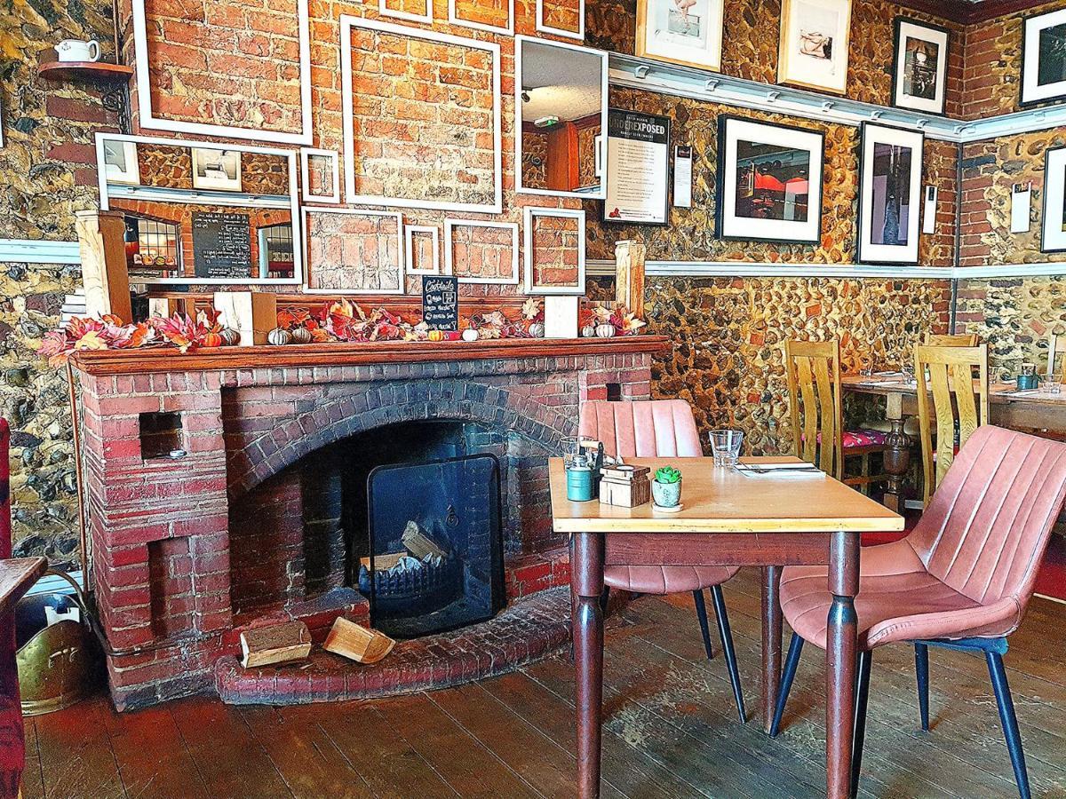 The Red Lion Hotel Cromer Exterior photo The interior of the restaurant
