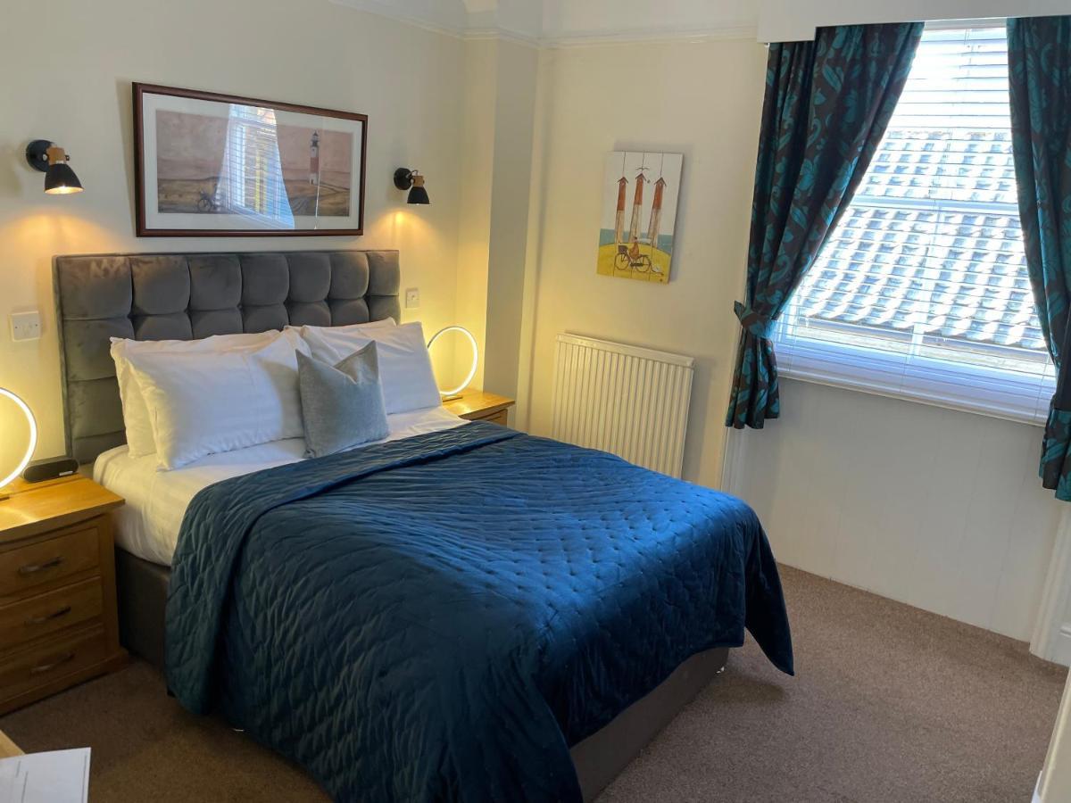 The Red Lion Hotel Cromer Exterior photo A bedroom at the hotel