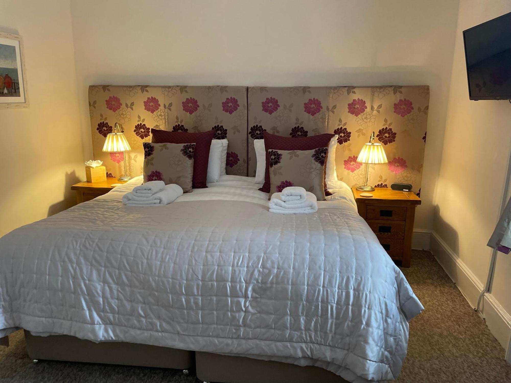The Red Lion Hotel Cromer Exterior photo A bedroom at the hotel