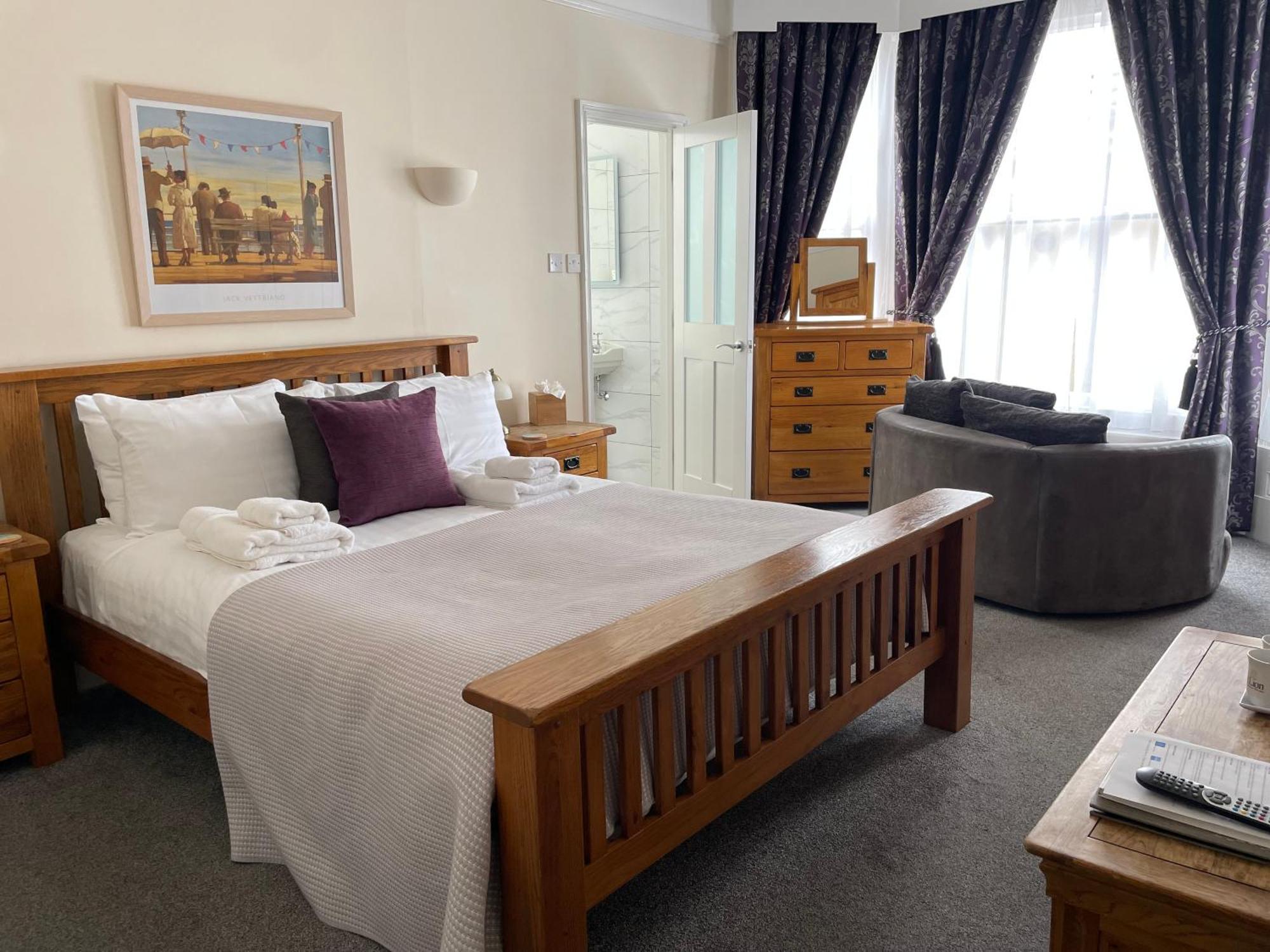 The Red Lion Hotel Cromer Exterior photo A bedroom at the hotel