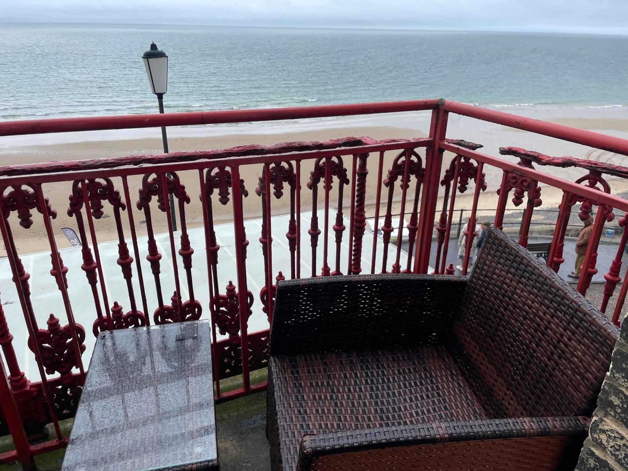 The Red Lion Hotel Cromer Exterior photo The balcony of the hotel