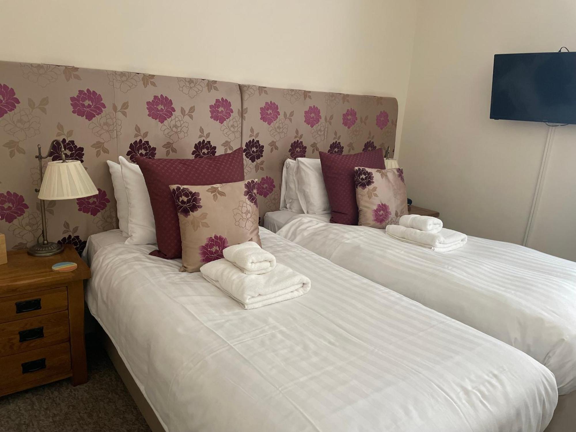 The Red Lion Hotel Cromer Exterior photo A bedroom at the hotel