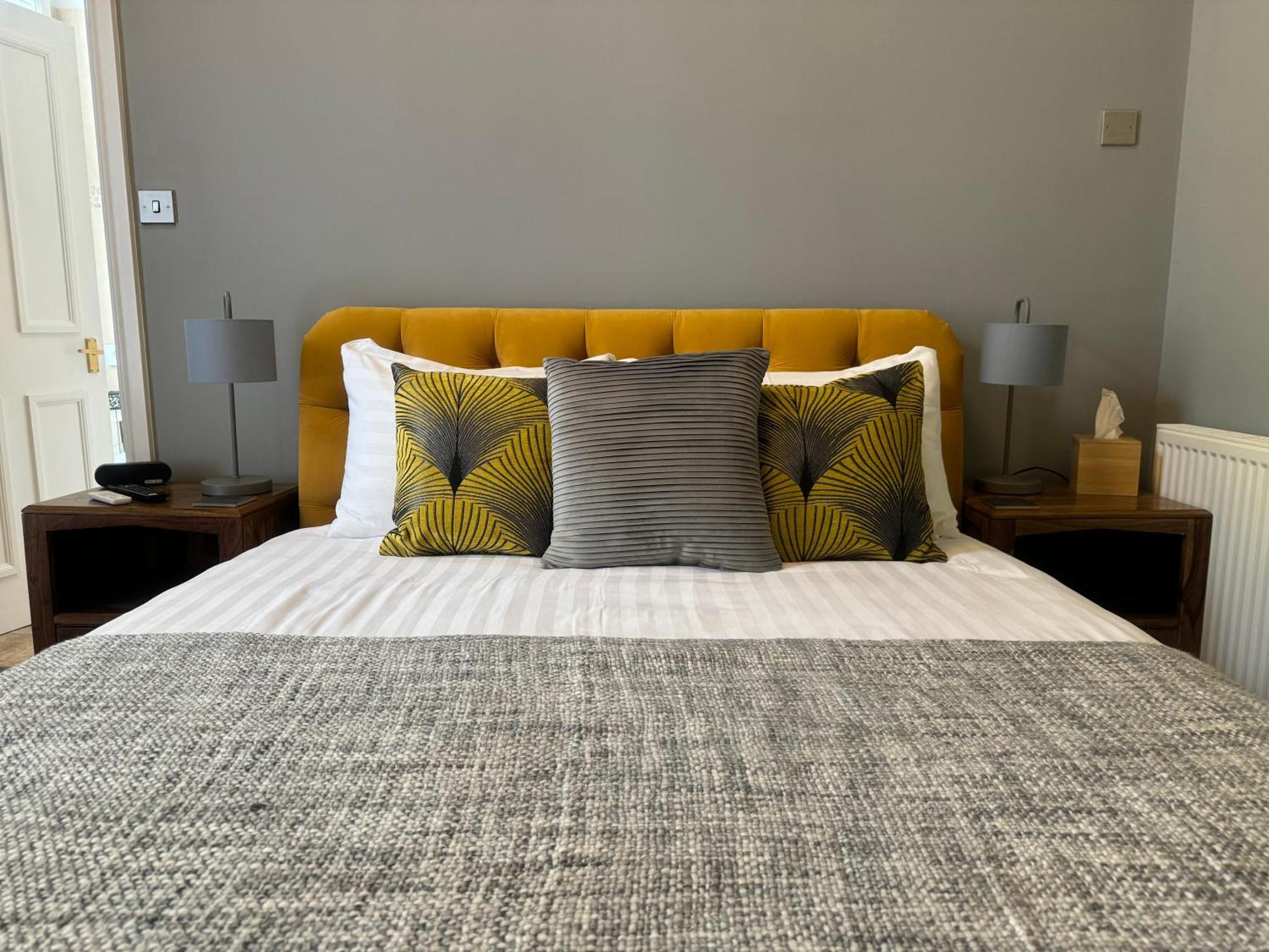 The Red Lion Hotel Cromer Exterior photo A bedroom at the hotel