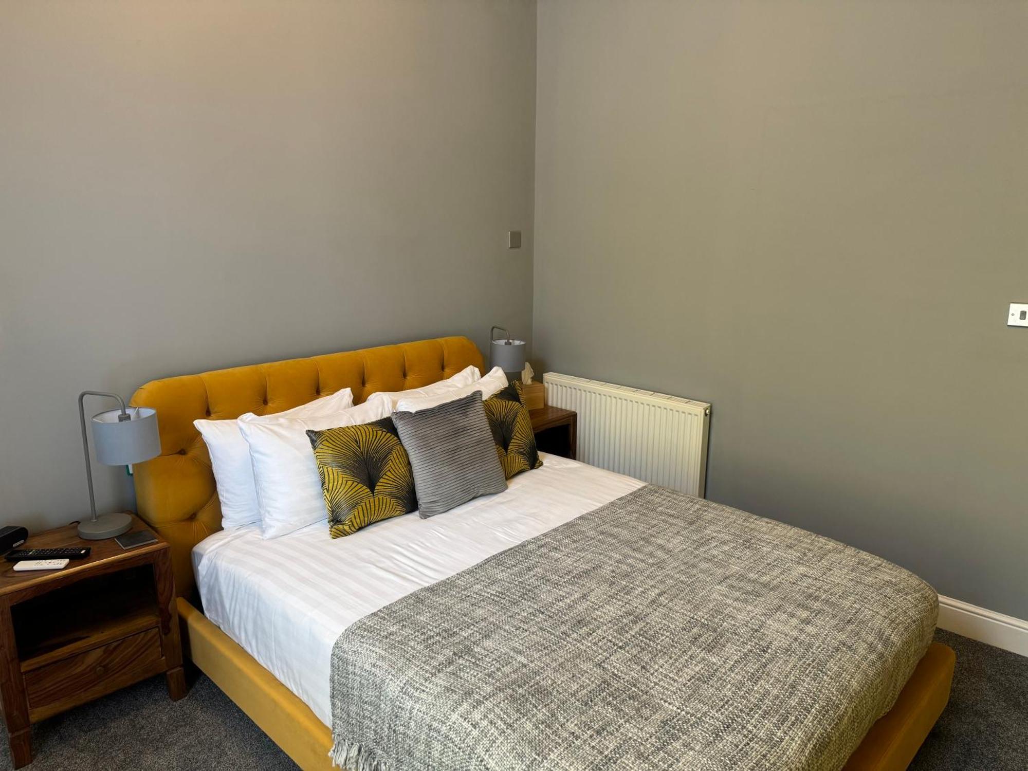 The Red Lion Hotel Cromer Exterior photo A bedroom at the hotel