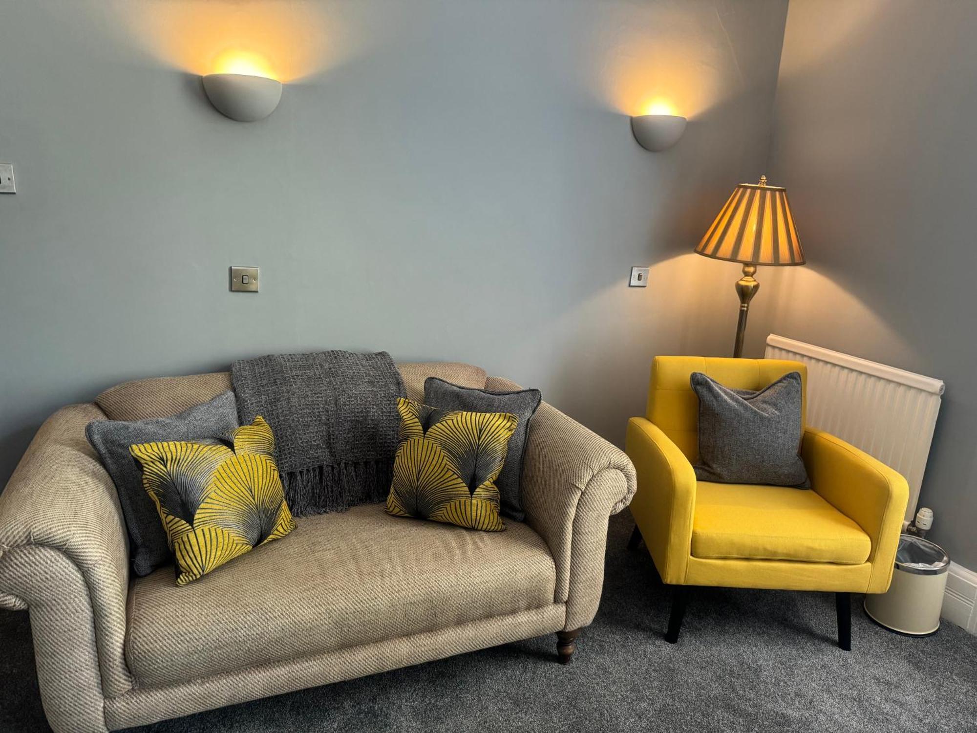 The Red Lion Hotel Cromer Exterior photo A living room with a sofa and a chair