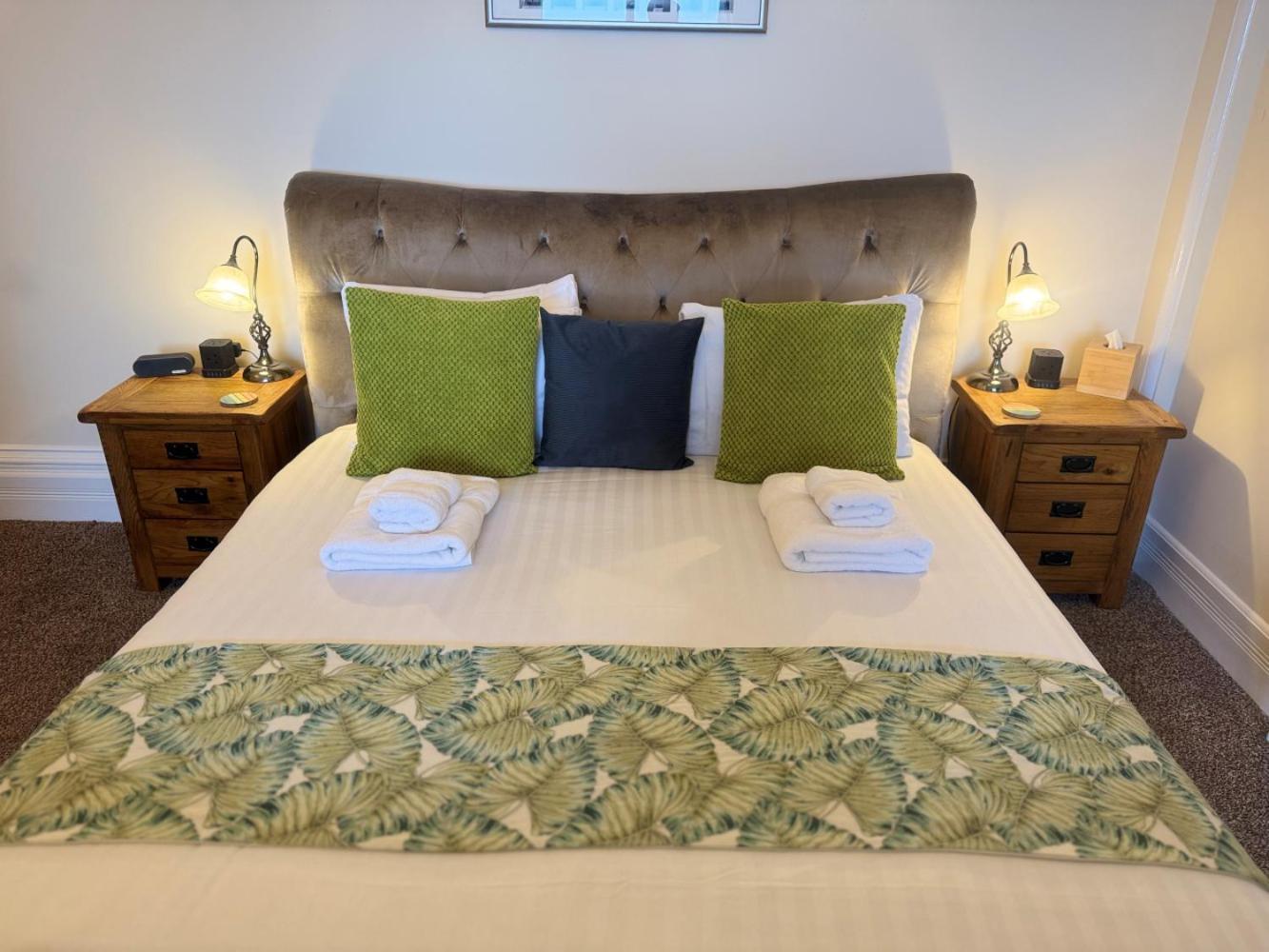 The Red Lion Hotel Cromer Exterior photo A bed runner