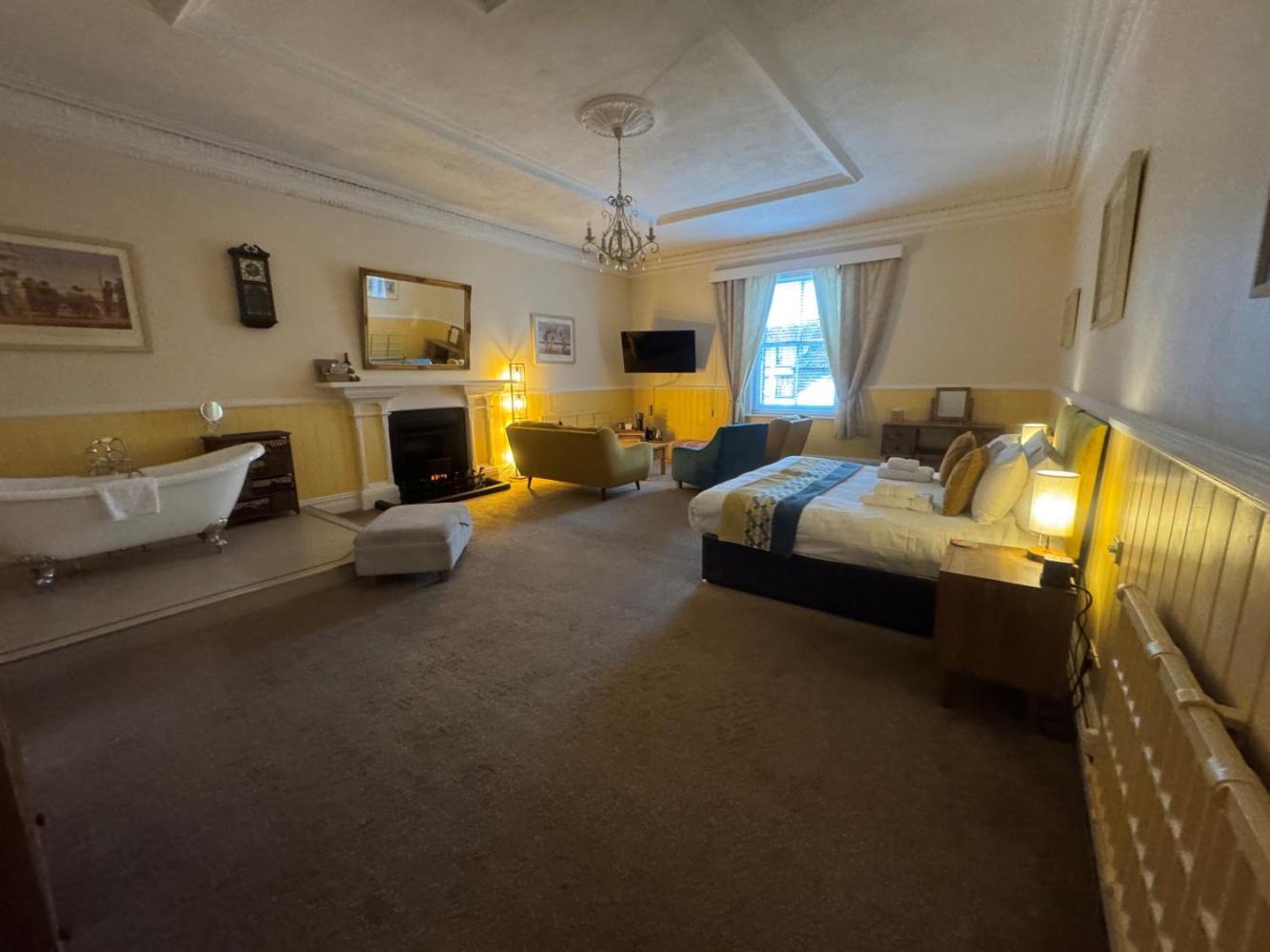 The Red Lion Hotel Cromer Exterior photo A suite at the hotel